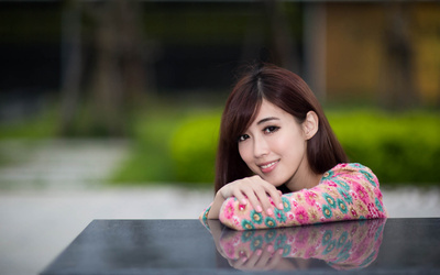 老公留着口水自摸着偷看女邻居洗澡