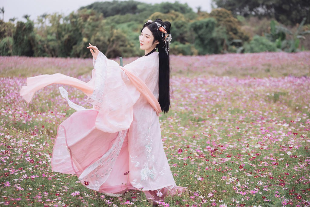 汉服美女人比花娇美若天仙图片