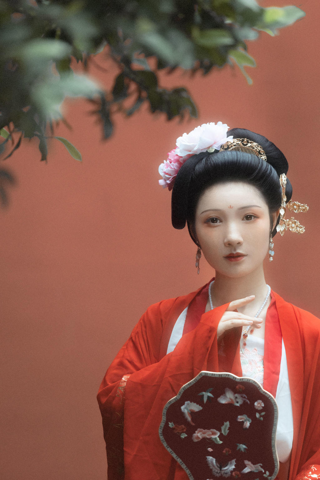 汉服美女置身水中宛若天仙图片