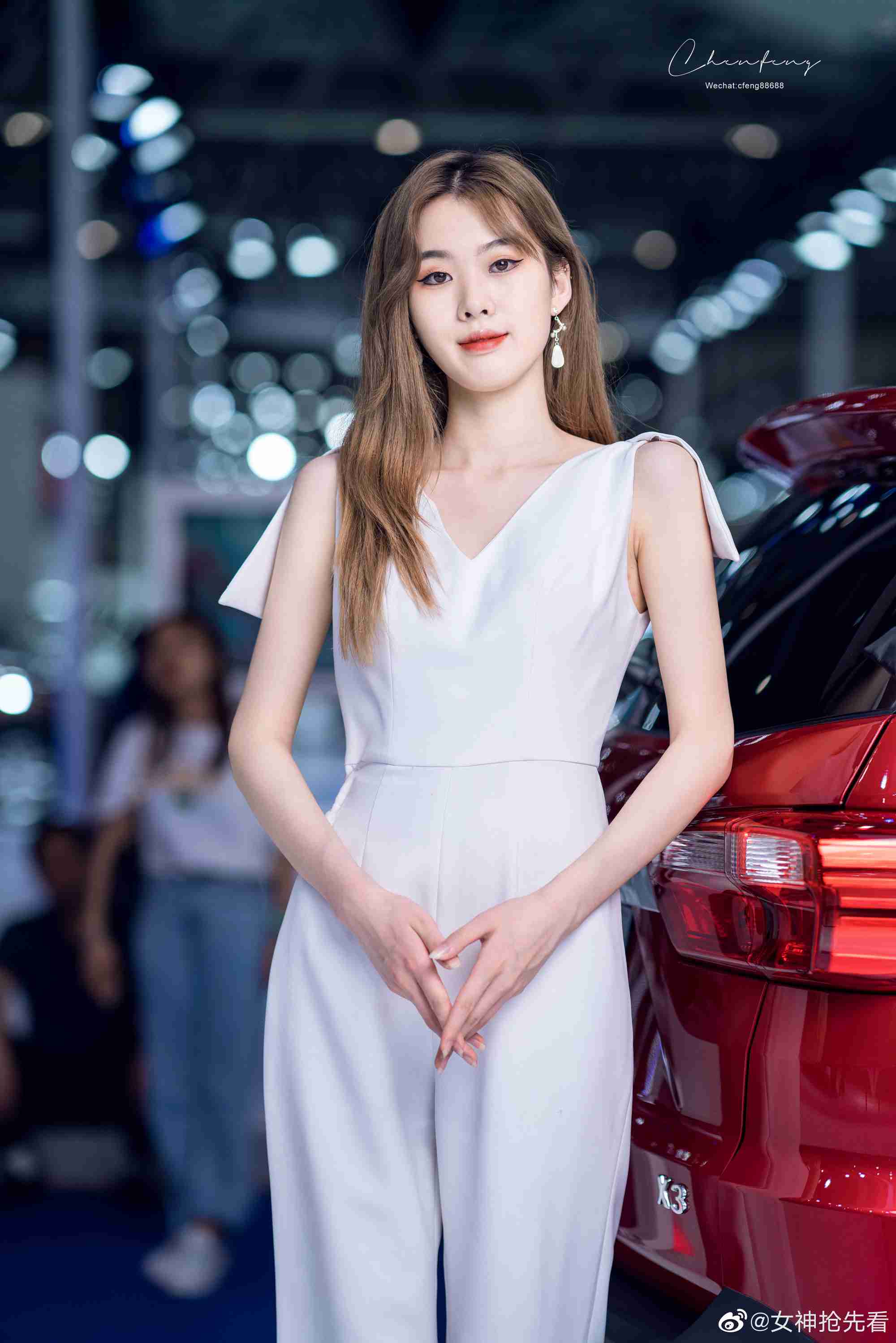 美女车模肤白貌美个高腿长写真