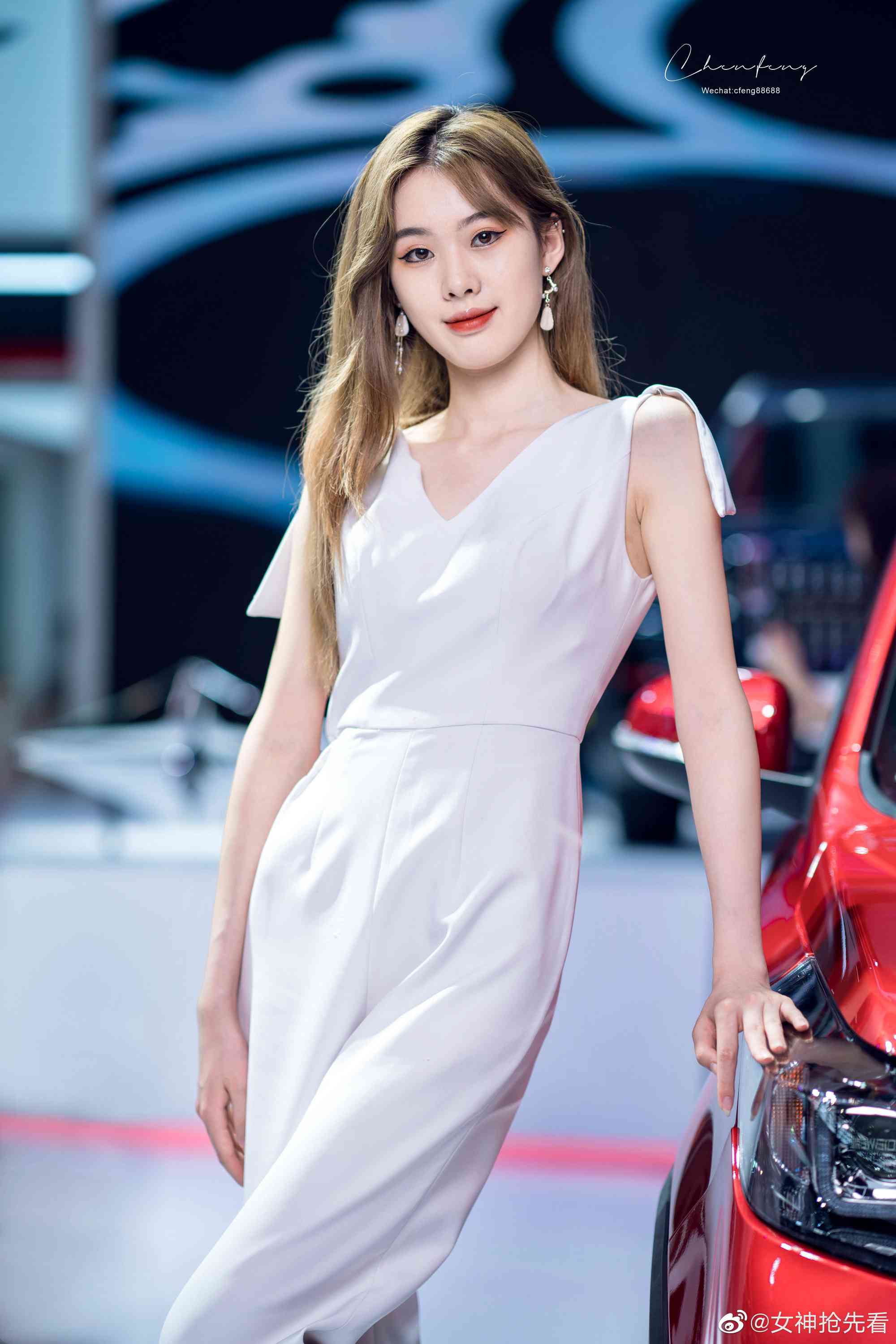美女车模肤白貌美个高腿长写真