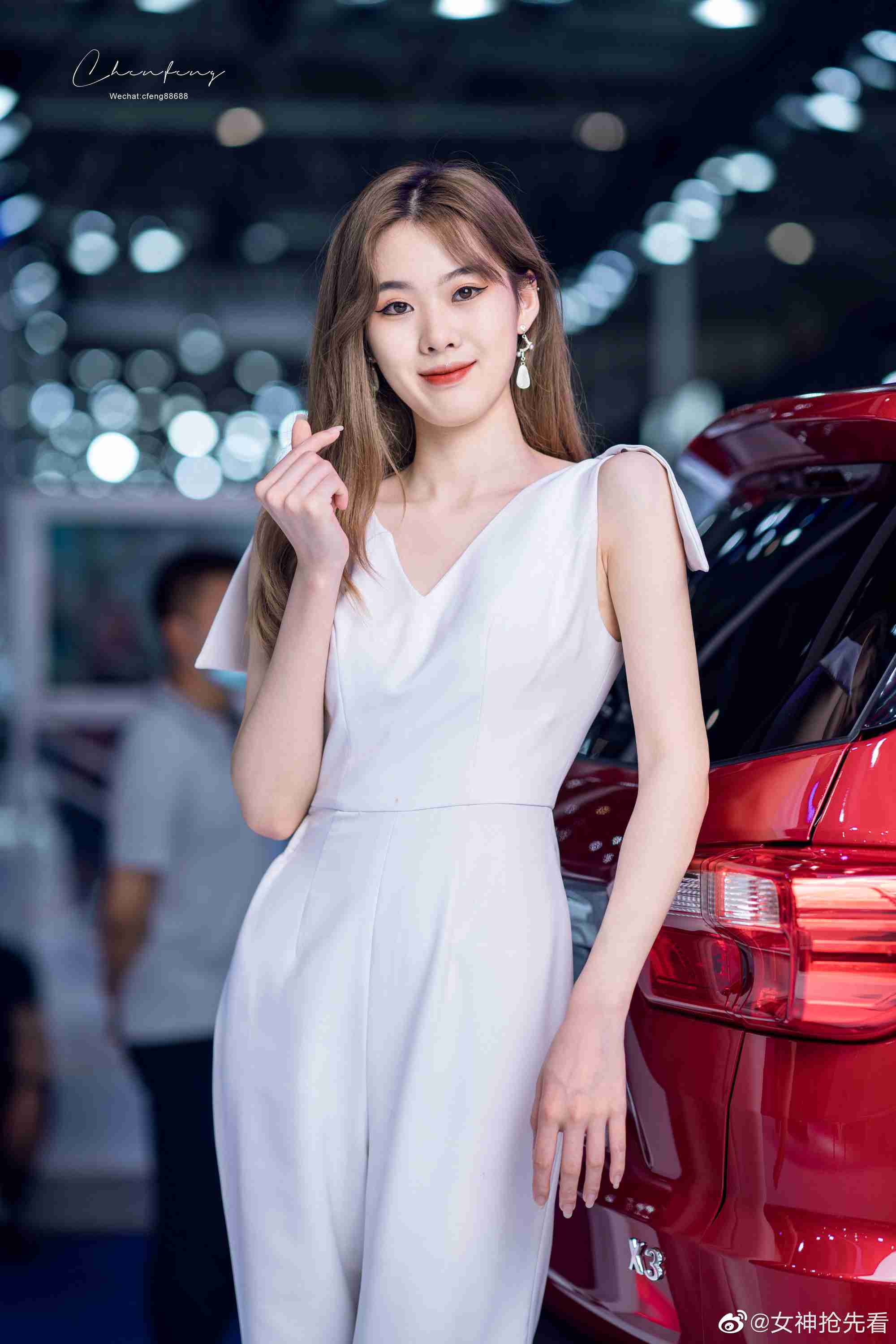 美女车模肤白貌美个高腿长写真