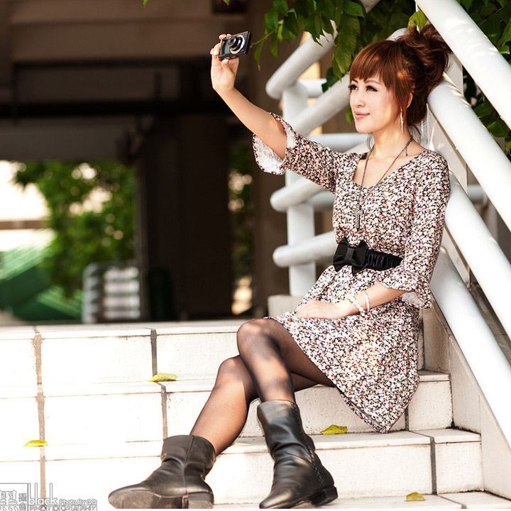 金发女郎性感短裙黑丝美腿辣图